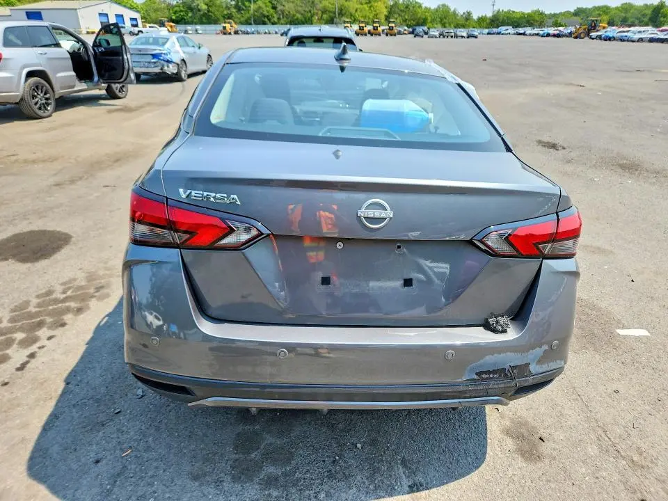 2025 NISSAN VERSA SV  