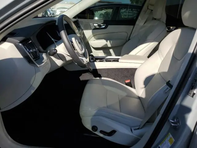 2025 VOLVO XC60 PLUS  