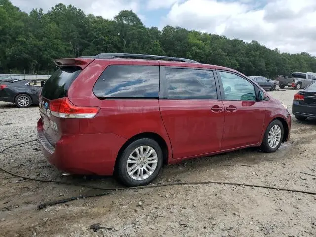 2013 TOYOTA SIENNA XLE  