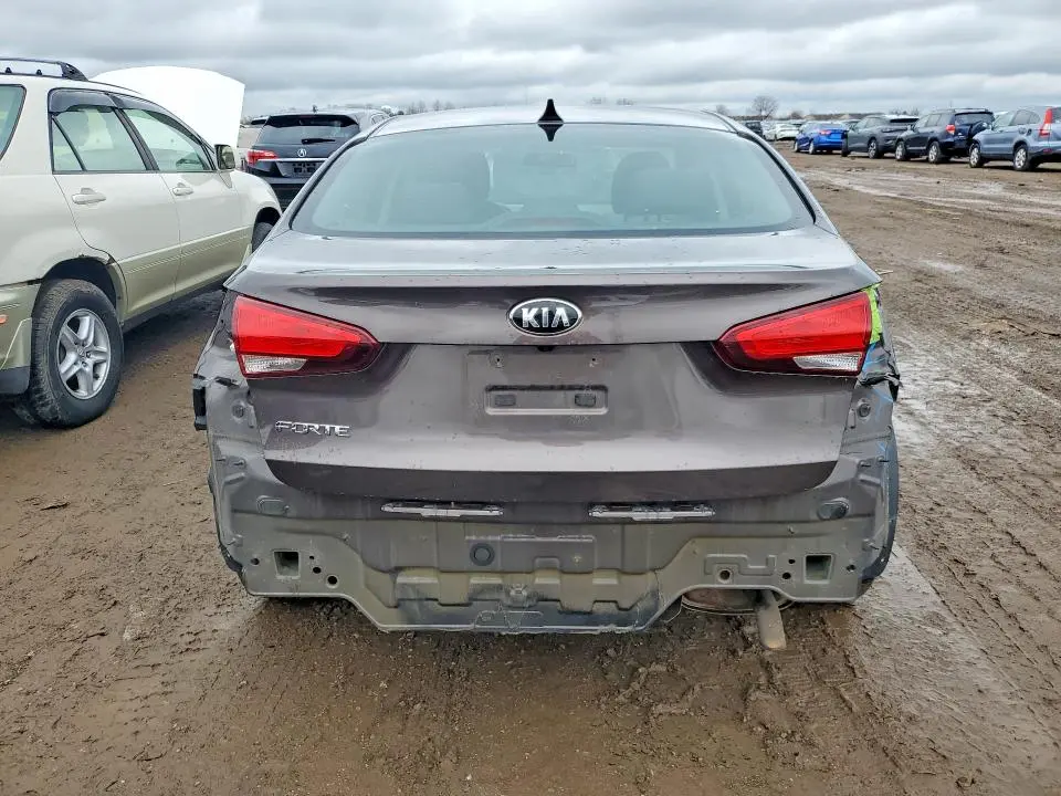 2017 KIA FORTE LX  