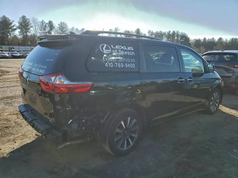 2020 TOYOTA SIENNA XLE  