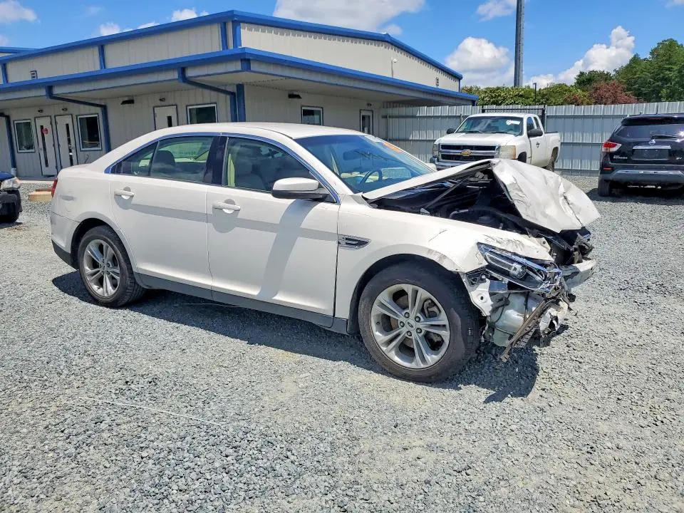 2015 FORD TAURUS SEL  