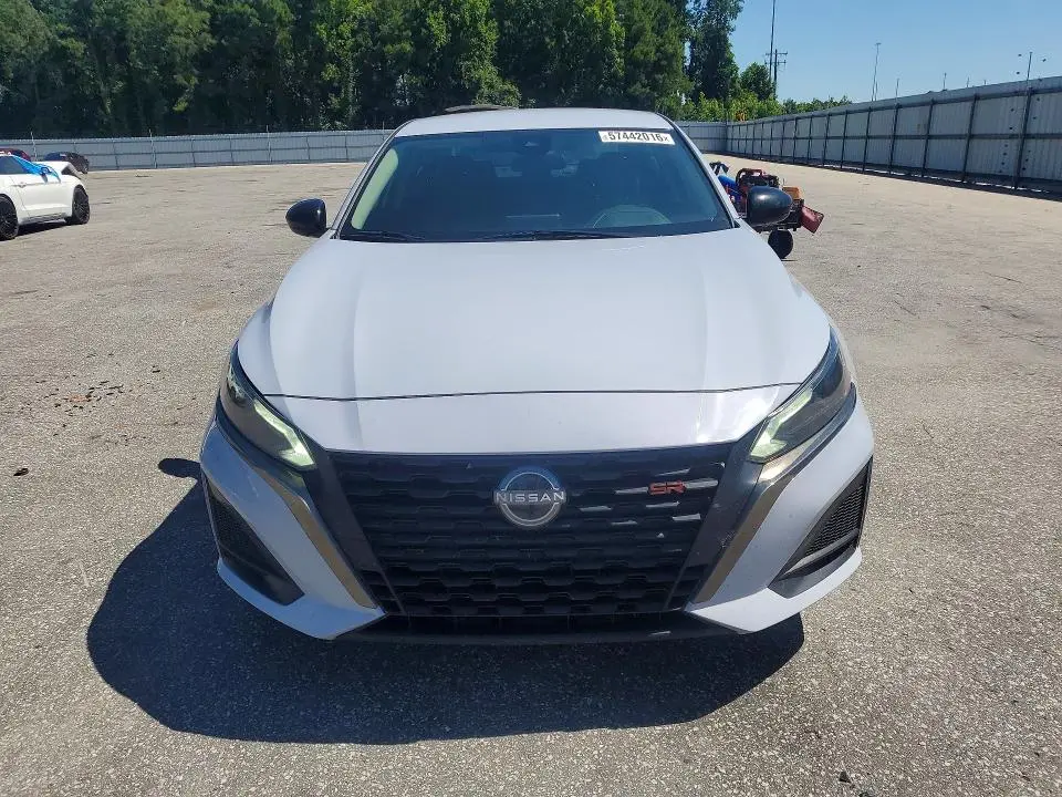2024 NISSAN ALTIMA SR  