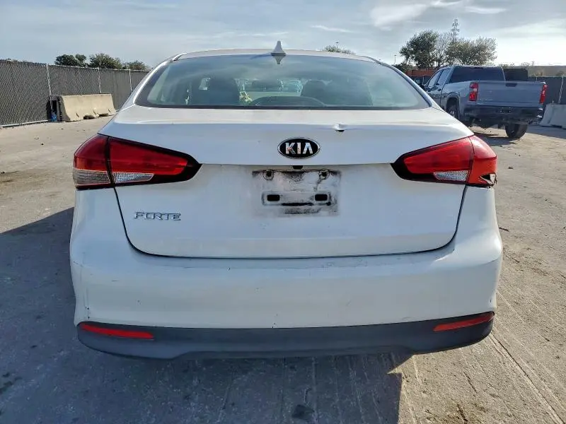 2017 KIA FORTE LX  