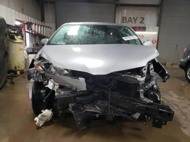 2018 TOYOTA SIENNA XLE  