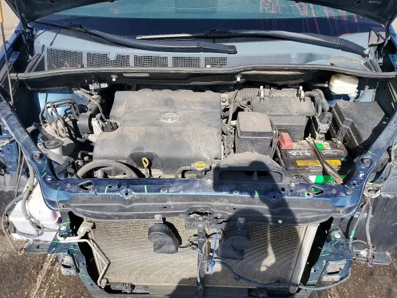2012 TOYOTA SIENNA LE  