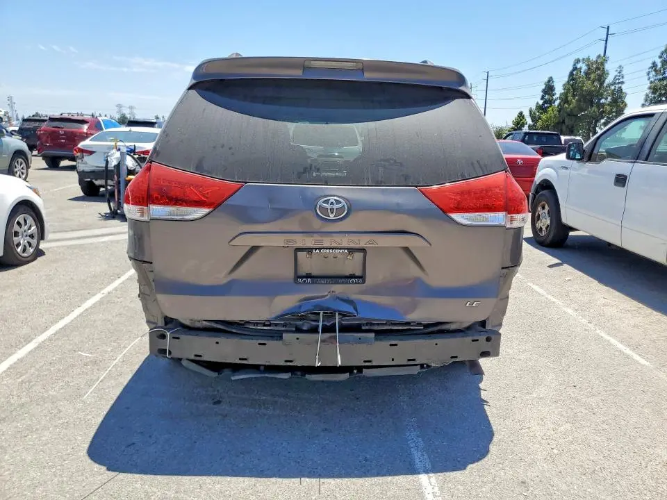 2011 TOYOTA SIENNA   