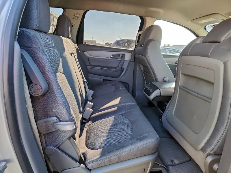 2016 CHEVROLET TRAVERSE LS  