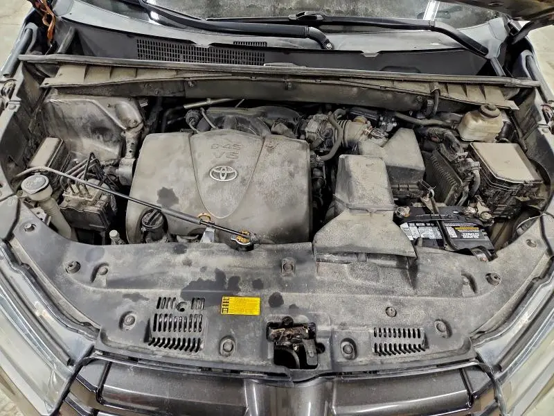 2017 TOYOTA HIGHLANDER SE  