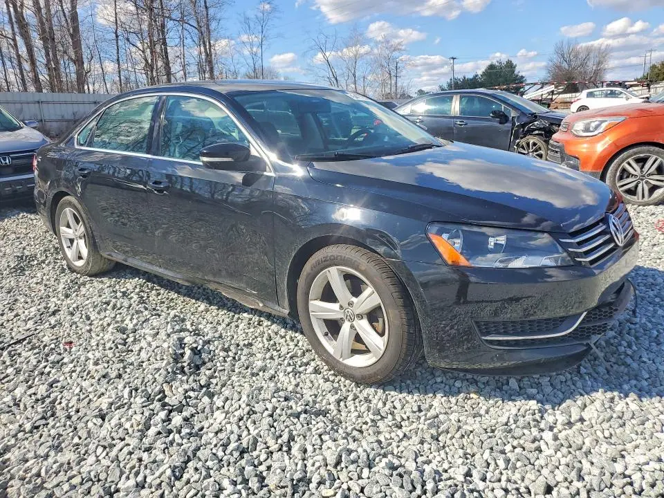 2013 VOLKSWAGEN PASSAT SE  