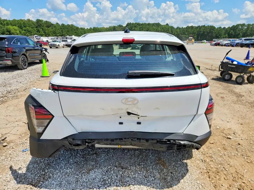 2025 HYUNDAI KONA SE  