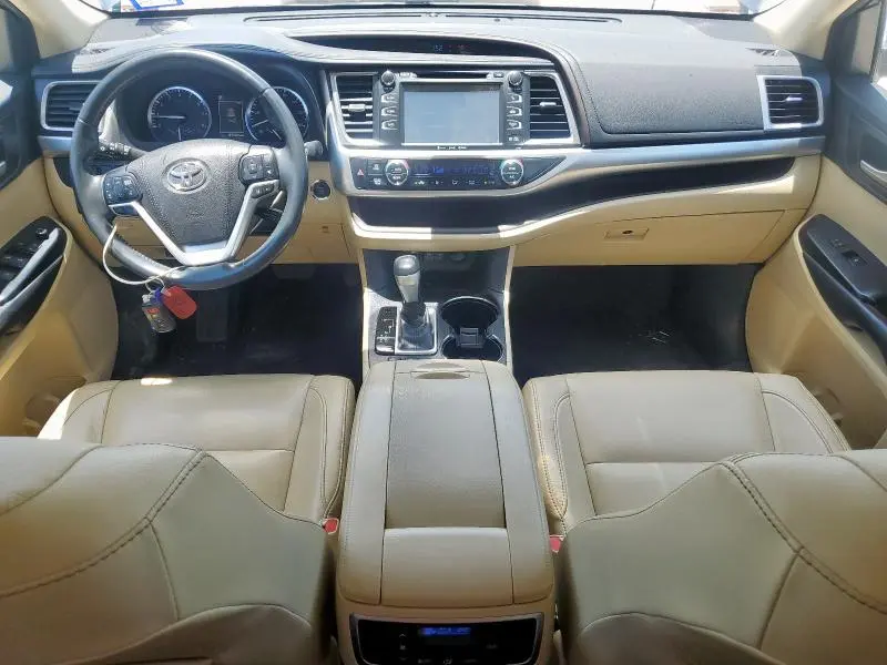 2017 TOYOTA HIGHLANDER SE  