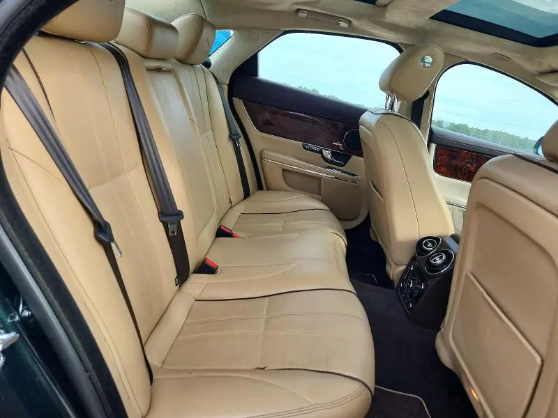 2011 JAGUAR XJ   