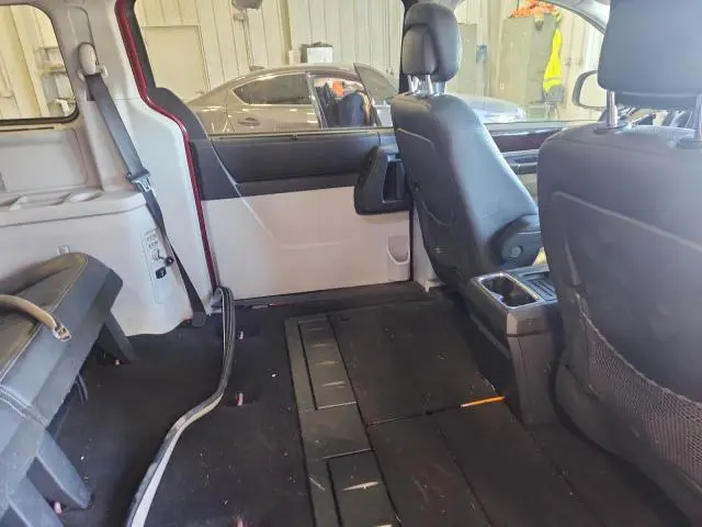 2010 CHRYSLER TOWN & COUNTRY TOURING PLUS  