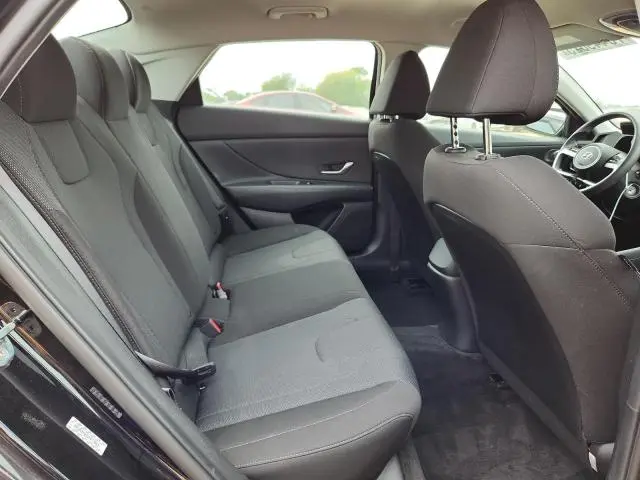 2023 HYUNDAI ELANTRA SE