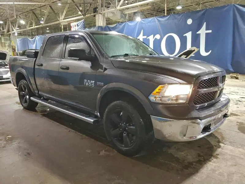 2016 RAM 1500 SLT  