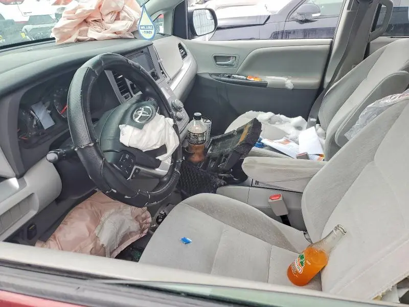 2015 TOYOTA SIENNA LE  