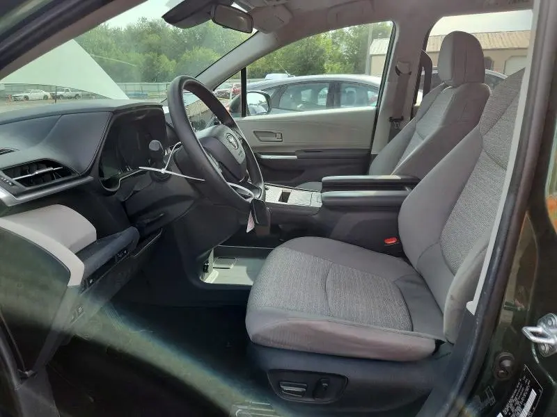2024 TOYOTA SIENNA LE  