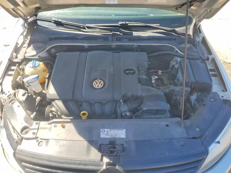 2012 VOLKSWAGEN JETTA SE  