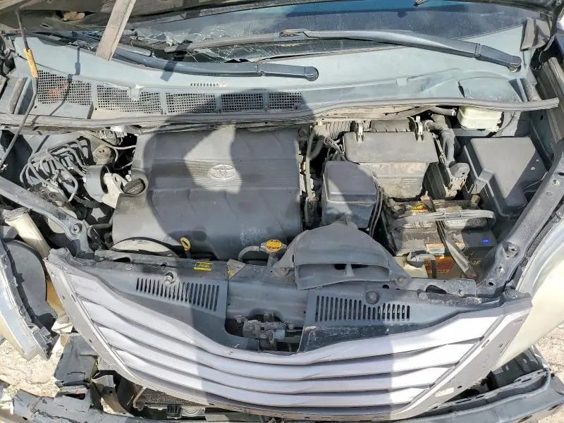 2015 TOYOTA SIENNA XLE 8-PASSENGER  