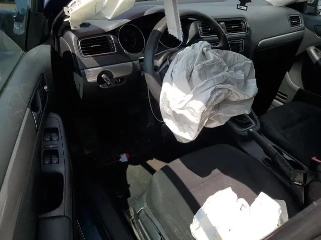 2016 VOLKSWAGEN JETTA SE  