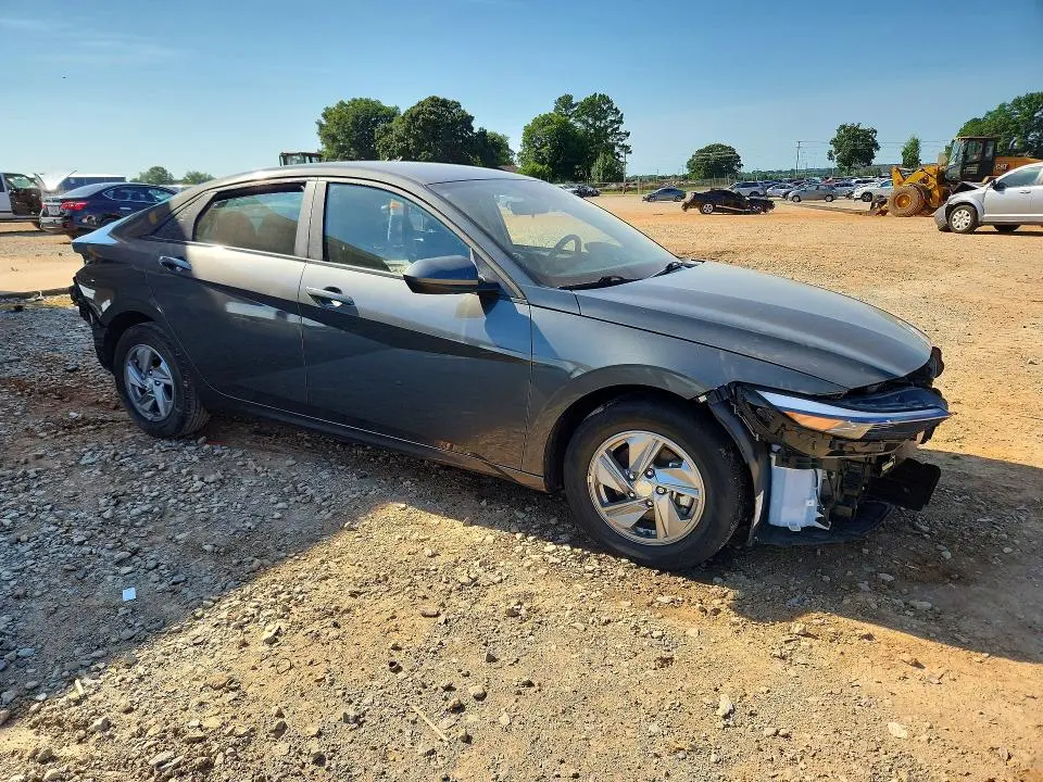 2024 HYUNDAI ELANTRA SE  