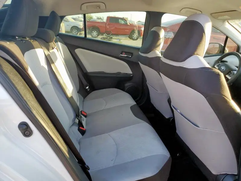 2016 TOYOTA PRIUS   