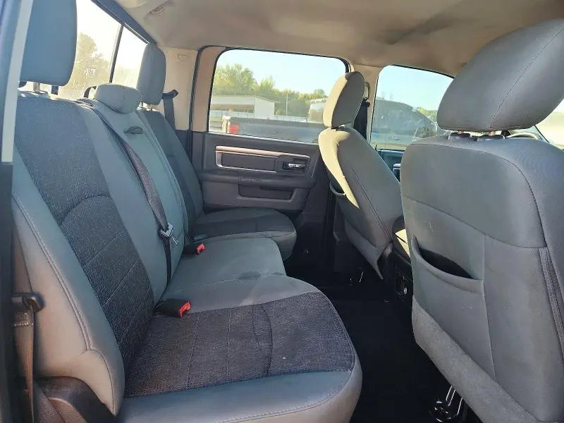 2016 RAM 1500 SLT  