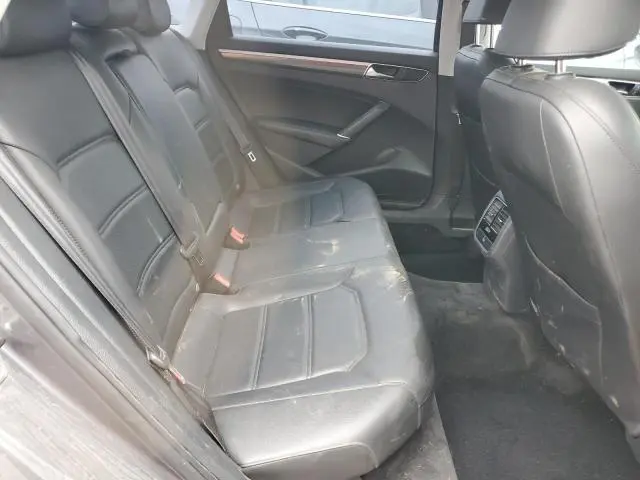 2017 VOLKSWAGEN PASSAT SE  