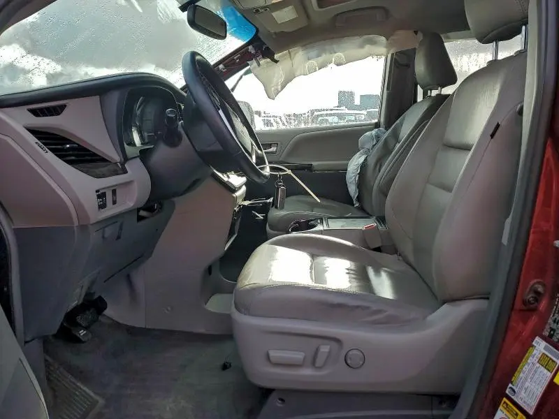2015 TOYOTA SIENNA XLE  