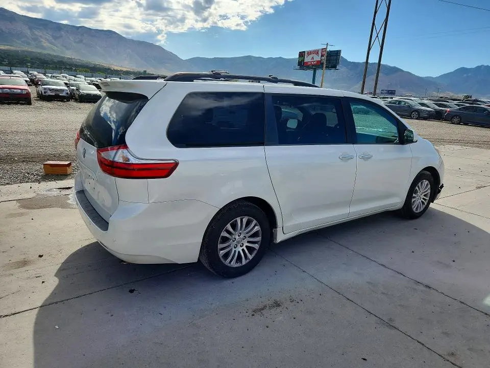 2015 TOYOTA SIENNA XLE 8-PASSENGER  