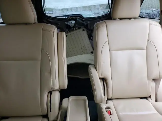 2017 TOYOTA HIGHLANDER SE  