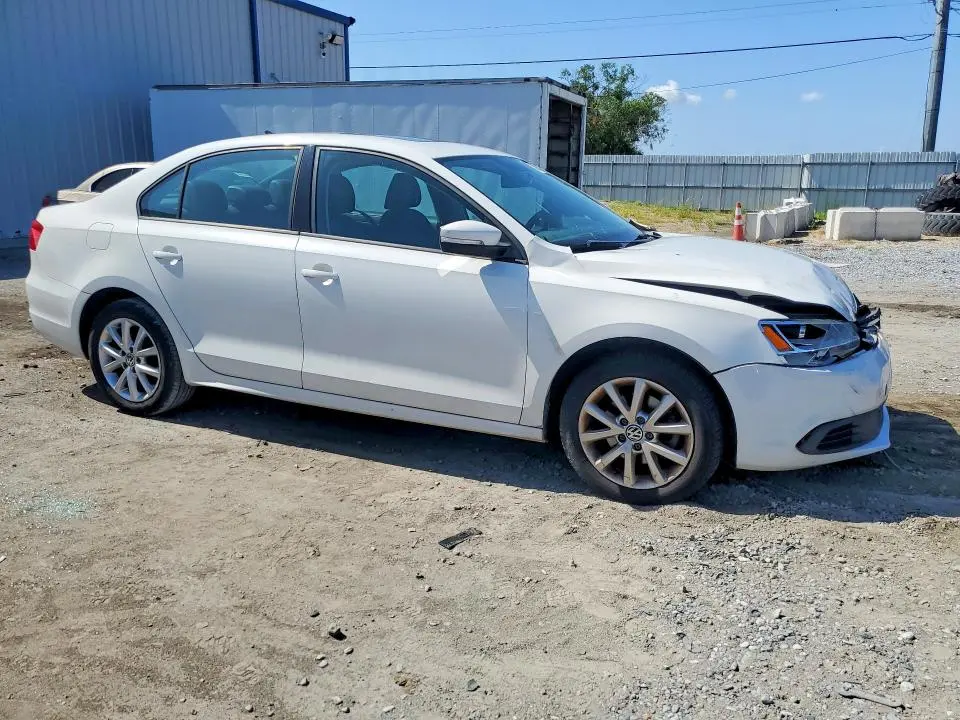 2011 VOLKSWAGEN JETTA SE  