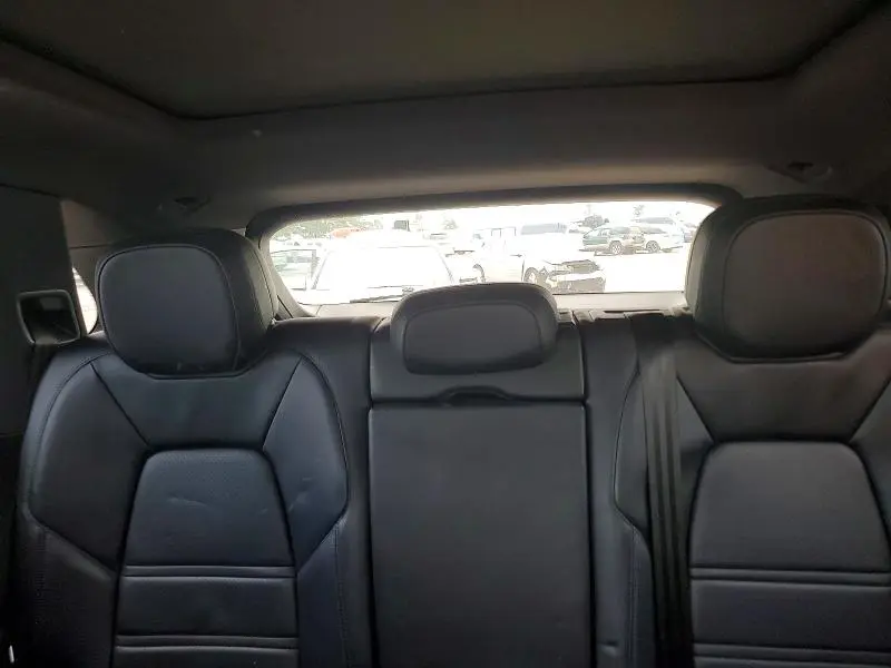 2019 PORSCHE CAYENNE   