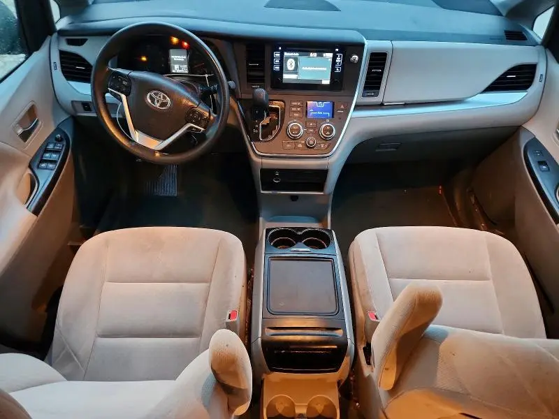 2016 TOYOTA SIENNA LE  