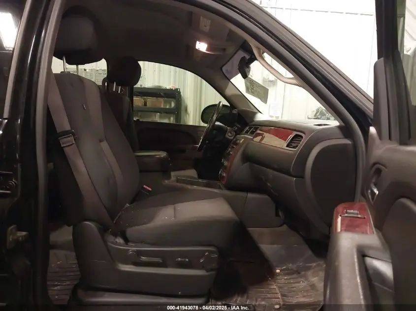 2013 CHEVROLET AVALANCHE LS