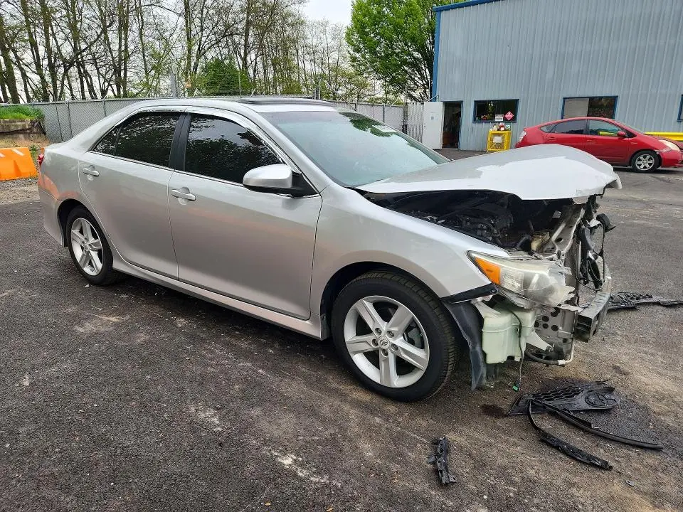 2013 TOYOTA CAMRY SE  