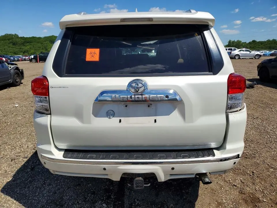 2011 TOYOTA 4RUNNER SR5  