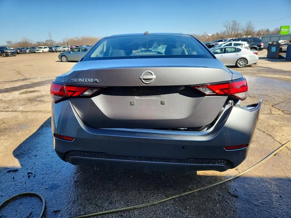 2025 NISSAN SENTRA SV  