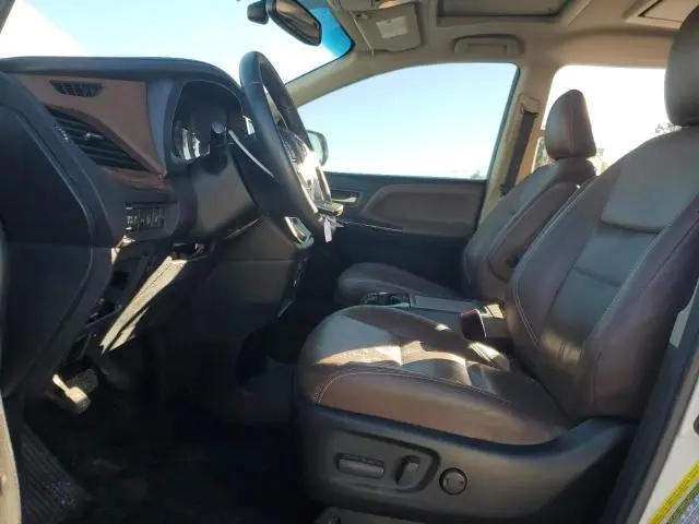 2016 TOYOTA SIENNA XLE  