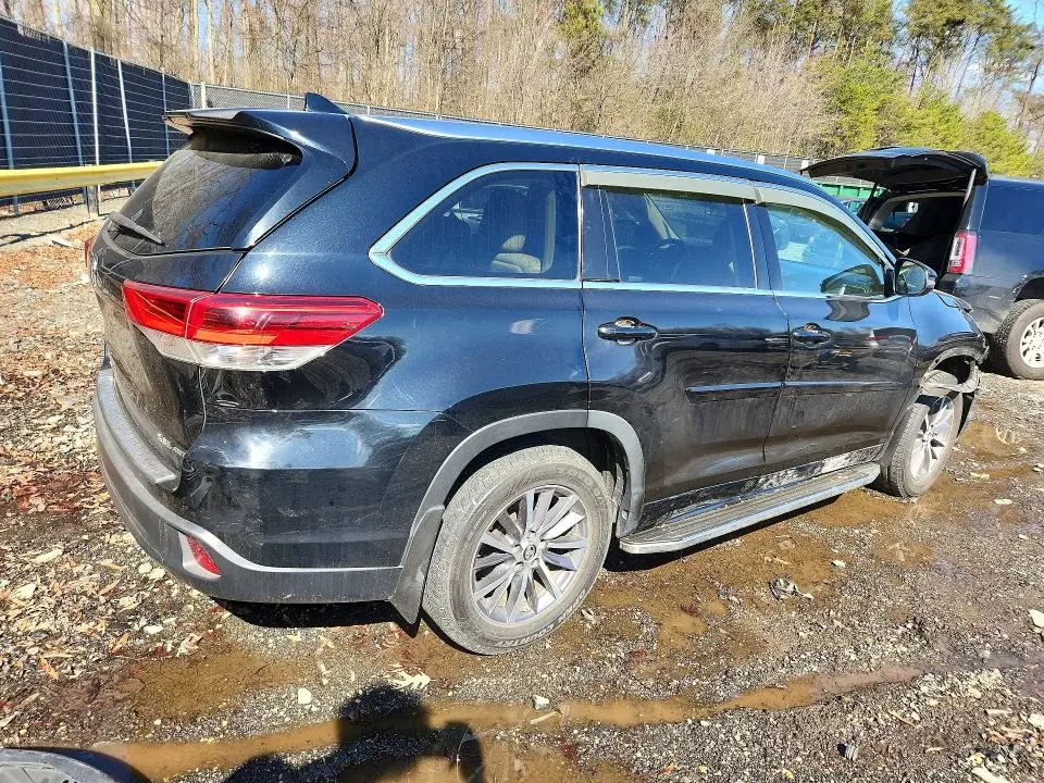 2017 TOYOTA HIGHLANDER XLE  