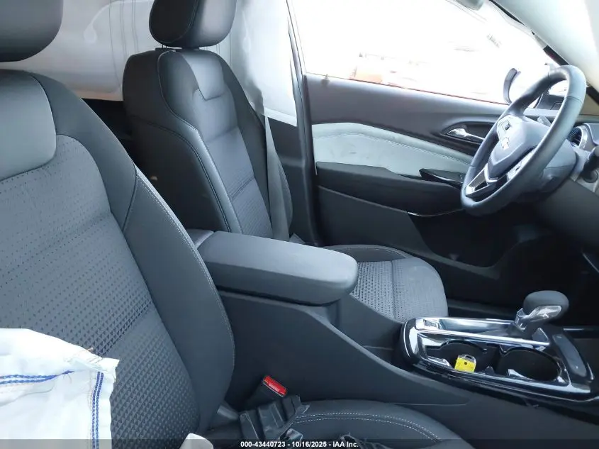 2025 CHEVROLET TRAX FWD LT