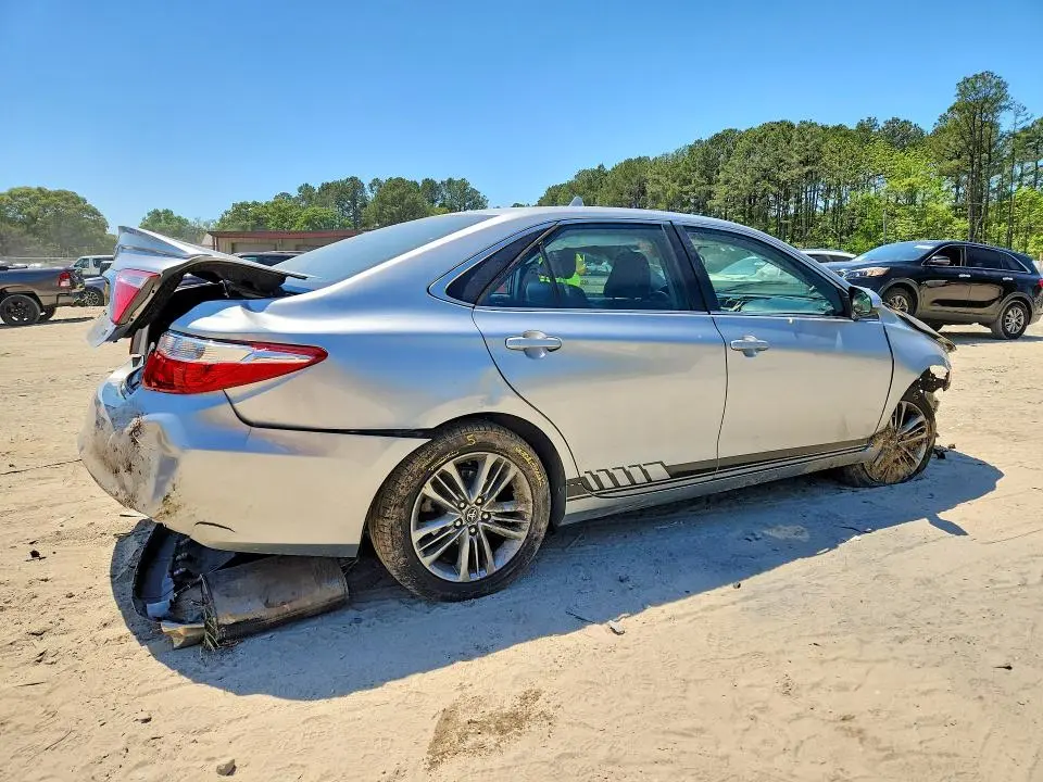 2016 TOYOTA CAMRY SE  