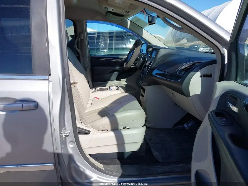 2013 CHRYSLER TOWN & COUNTRY TOURING