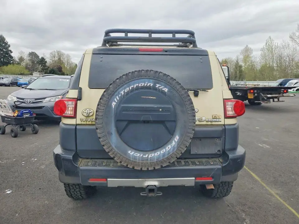 2010 TOYOTA FJ CRUISER BASE  