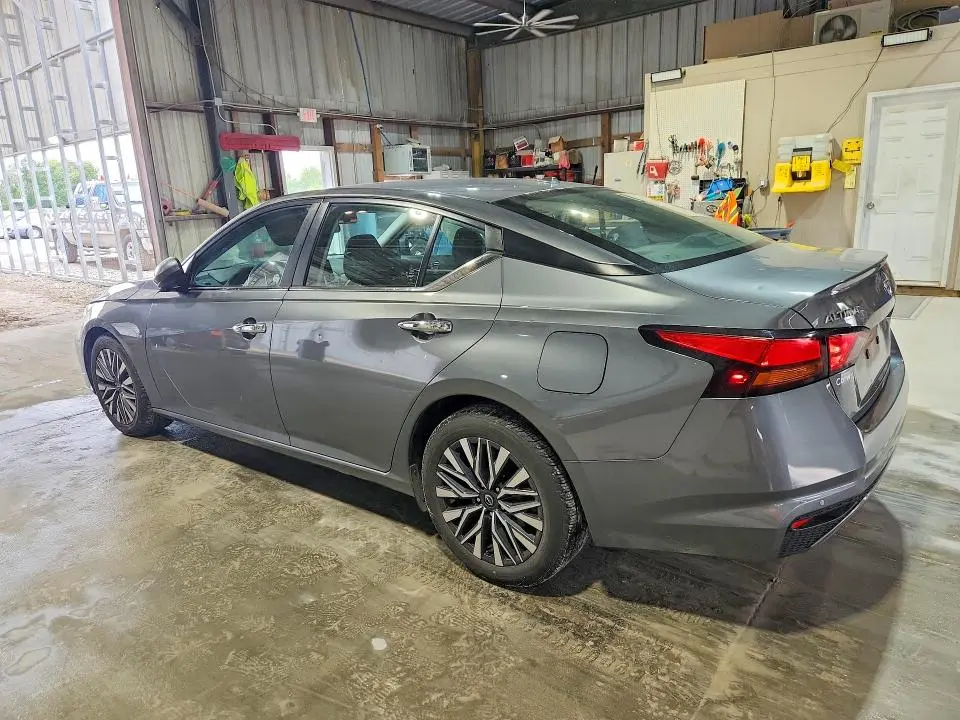 2023 NISSAN ALTIMA SV  