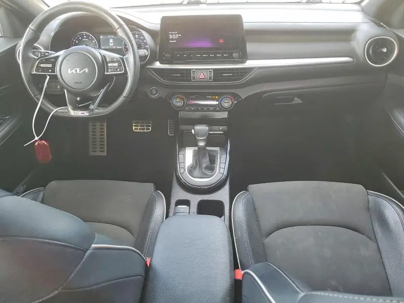 2024 KIA FORTE GT LINE  