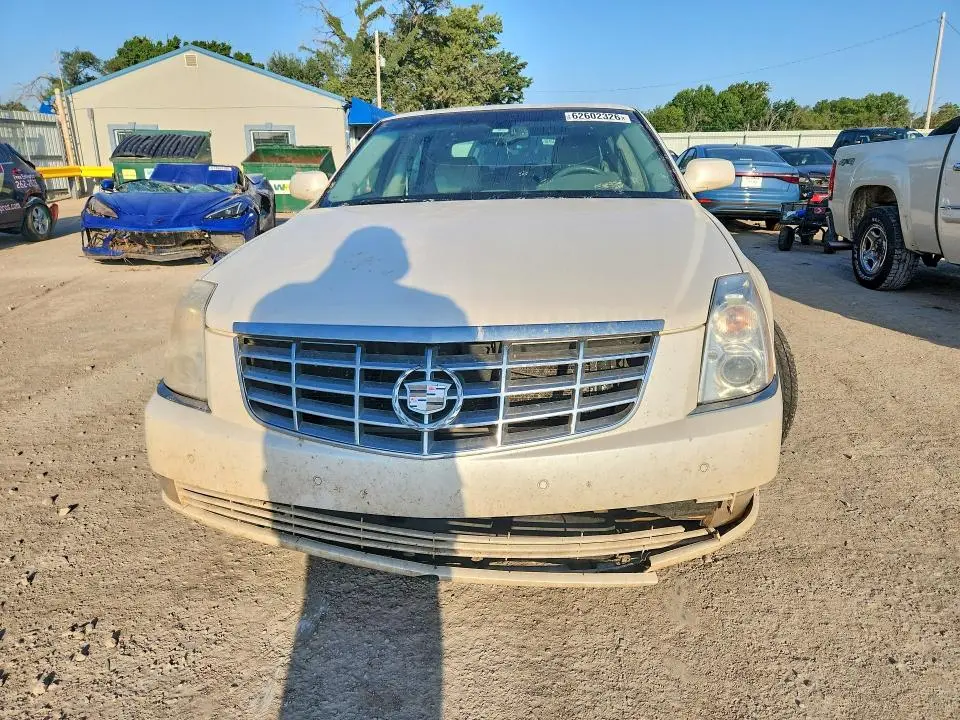2010 CADILLAC DTS LUXURY COLLECTION  