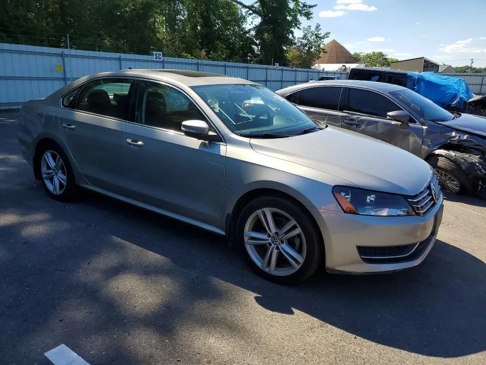 2014 VOLKSWAGEN PASSAT SE  