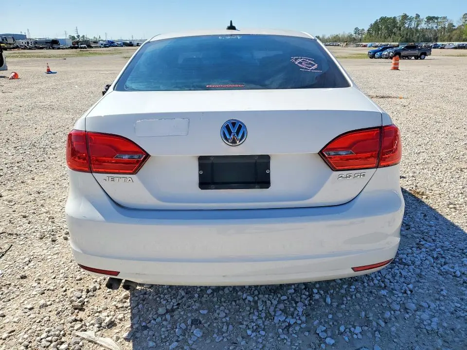 2013 VOLKSWAGEN JETTA SE  